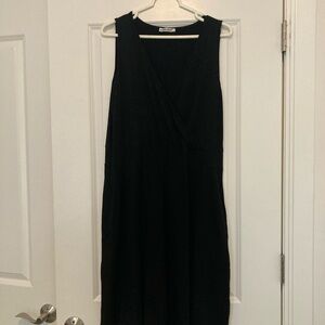 Guberry Black Sleeveless Midi Dress